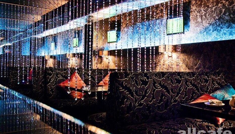 Клуб-ресторан Восемь с половиной долларов / $ 8½