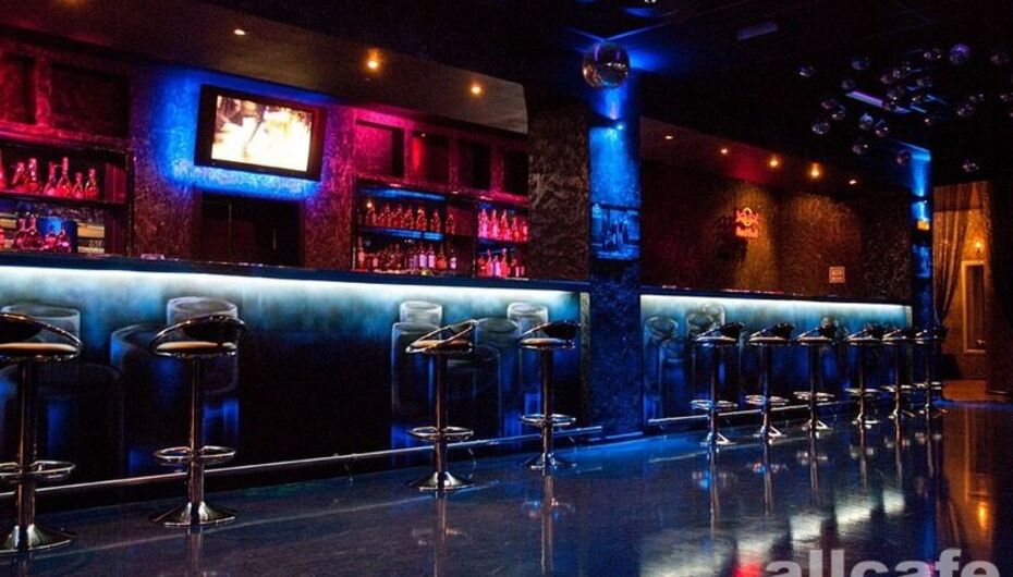 Клуб-ресторан Восемь с половиной долларов / $ 8½