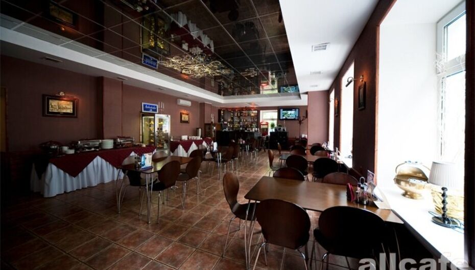 При гостинице Эрмитаж