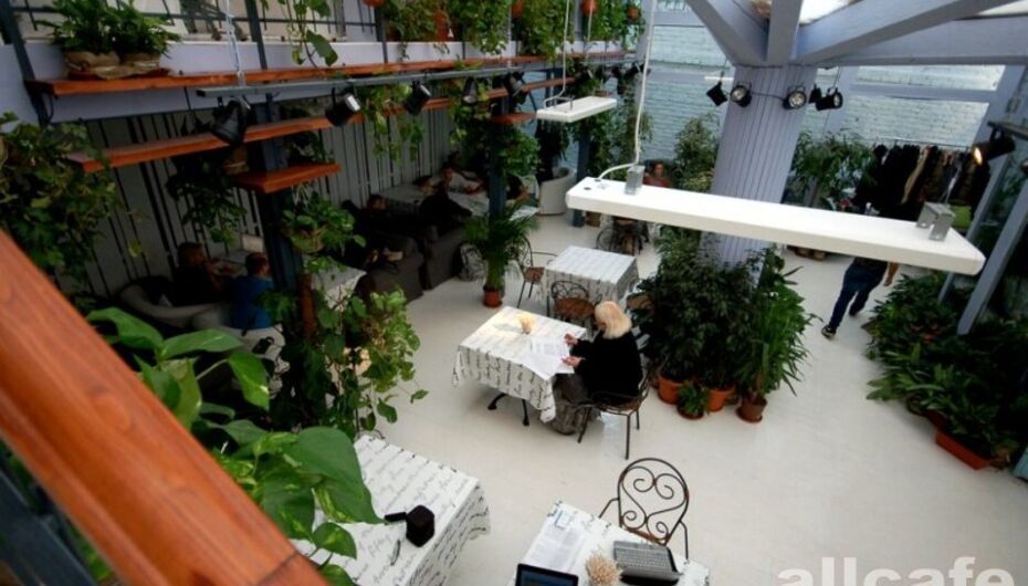 Кафе Август / August