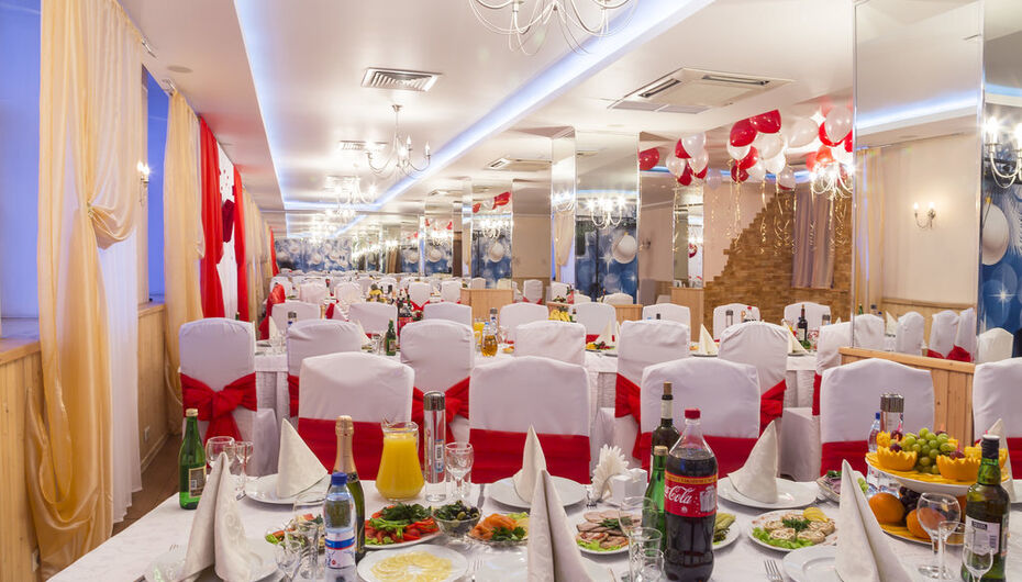 При гостинице Авеню