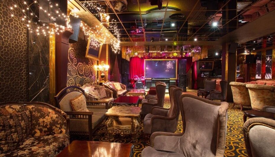 Караоке-бар Who Is Who