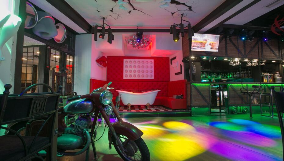 Бар Явка шпионки