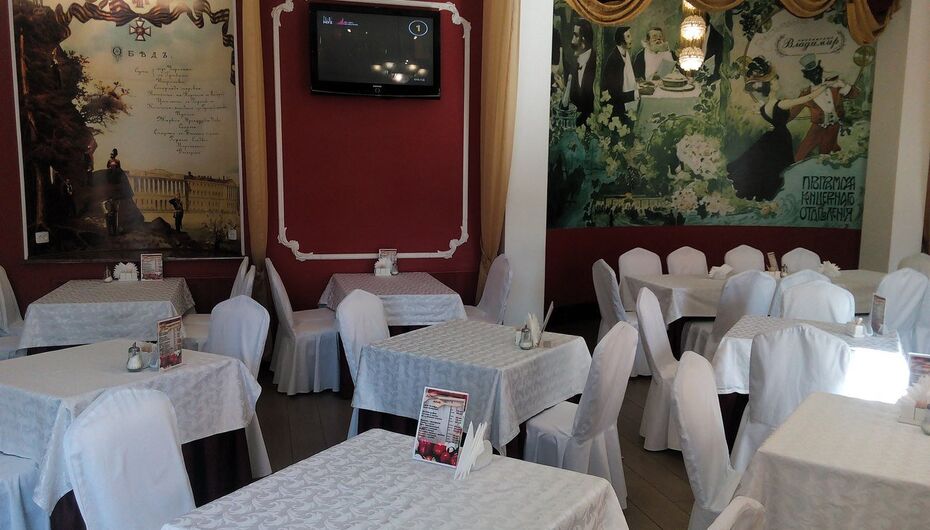 При гостинице Владимир