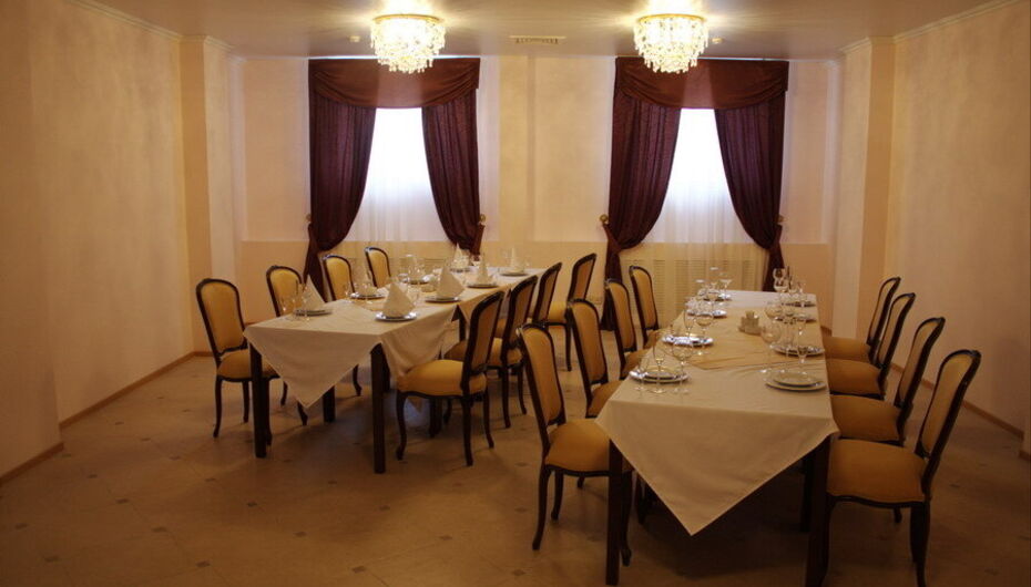 При гостинице Владимир