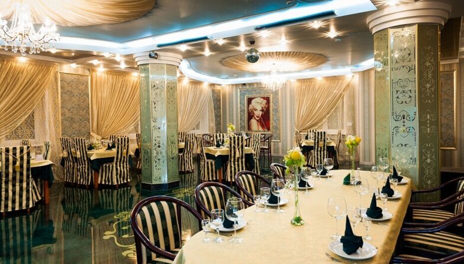 При гостинице Центральный