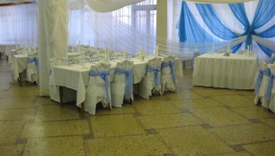 У трёх пещер