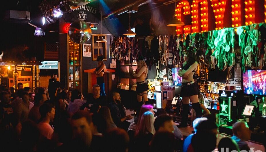 Бар Coyote Ugly / Гадкий Койот