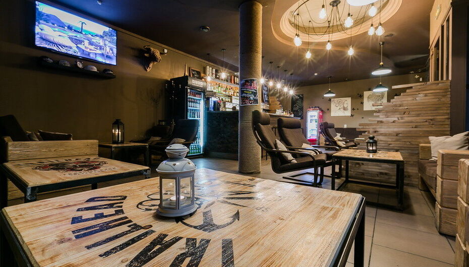 Бар UGLI LOUNGE BAR