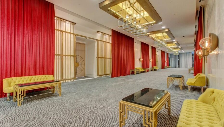 Банкетный зал Crystal BallRoom