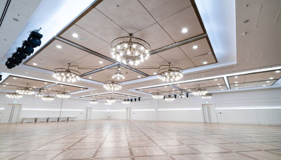 Банкетный зал Crystal BallRoom