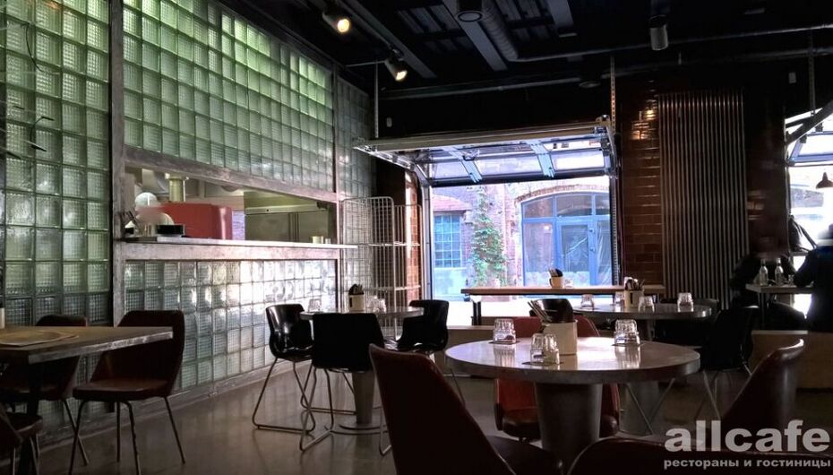 Бар Co-op Garage / Гараж