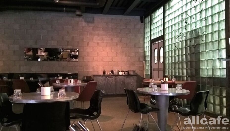 Бар Co-op Garage / Гараж