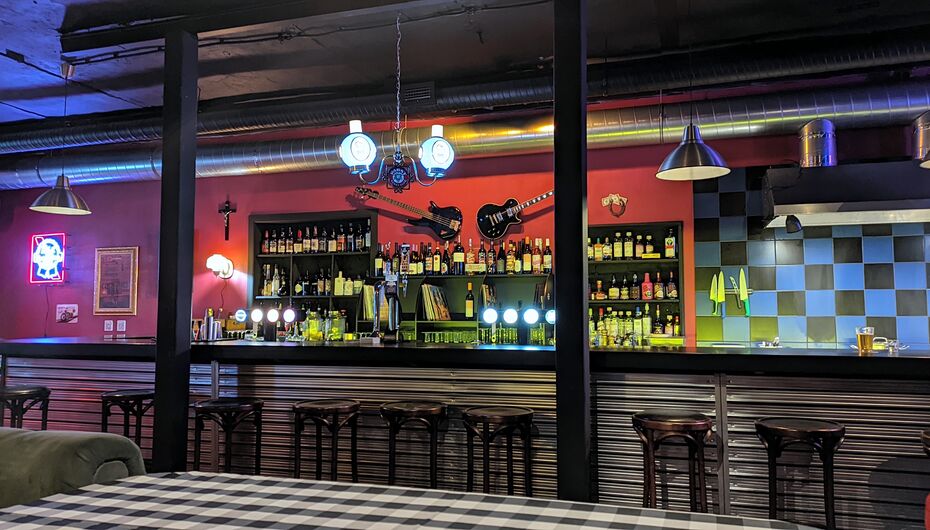 Бар The Spaghetti Incident?