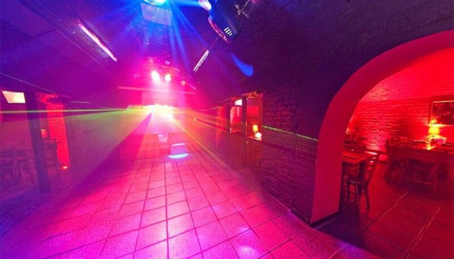 Prostituka московский. Бар стойка на Таганке. Диско бар стойка на Таганке. Метро Таганская ночной клуб. Фишка для ночного клуба