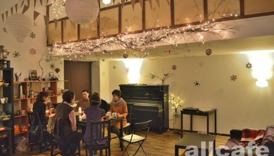 Кафе Дом под деревом