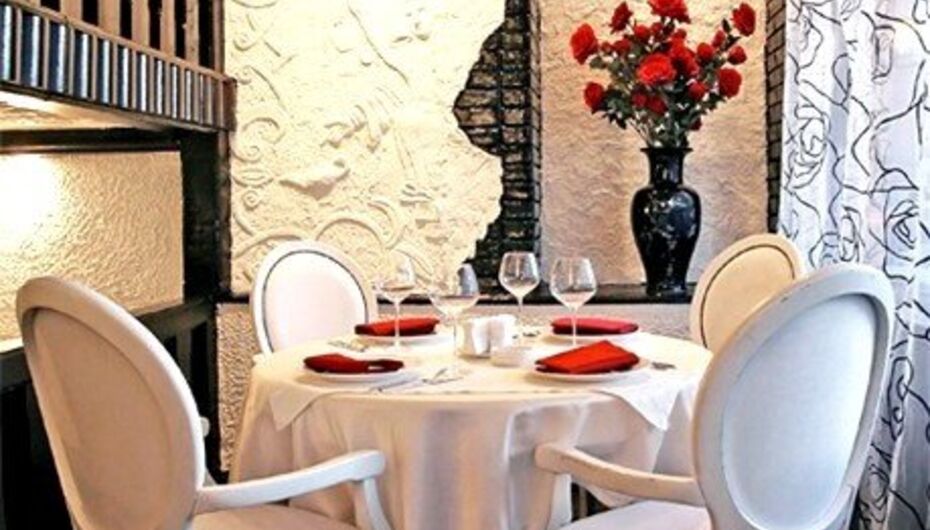 Кастл ресторан. Ресторан задонск castle rose. кастл роуз задонск. кафе кастл сколько залов.