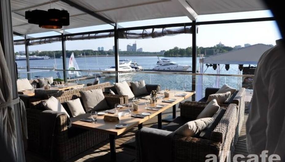 Ресторан Трибуна / Tribune bar & restorant