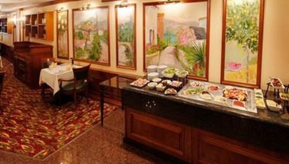 Вознесенский переулок 7 шведский стол. 7. Марриотт москва вознесенский переулок. Вознесенский переулок 7 шведский стол. Арткорт отель москва.