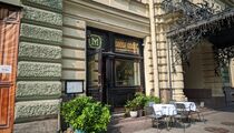 Ресторанный критик располагается в баре Медведь