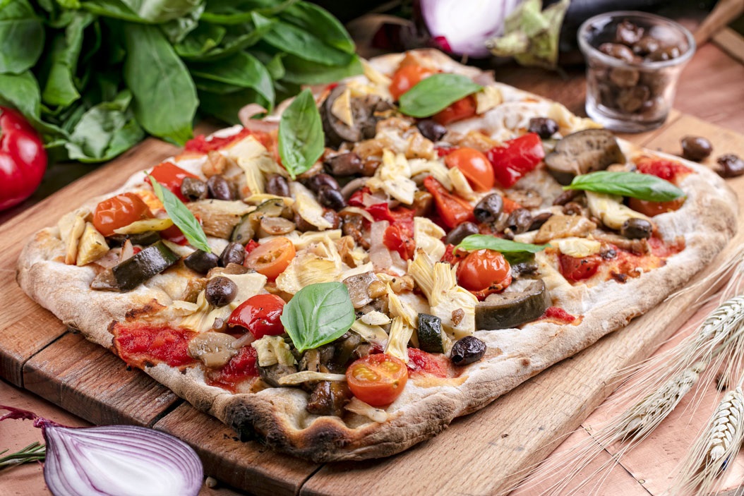 Пицца с овощами и артишоками