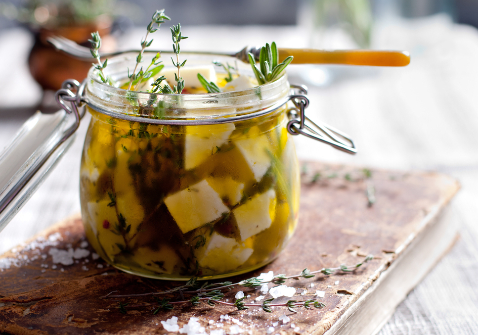 Баночки с козьем сыром для гостей