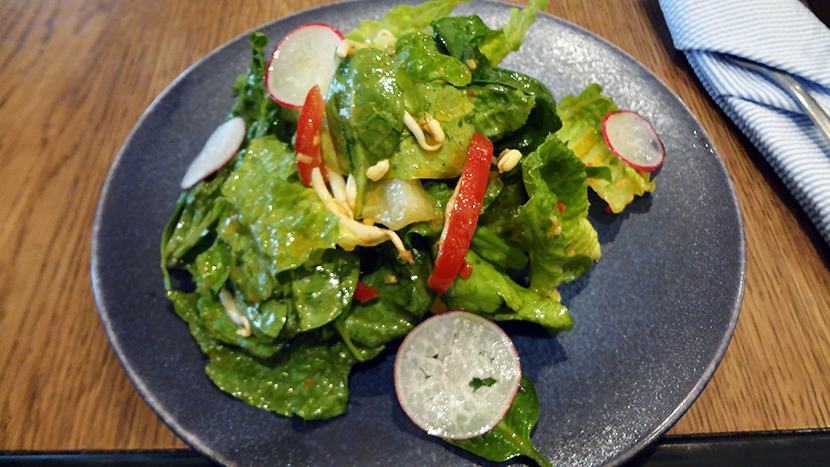 Салат с хрустящим цыпленком карри