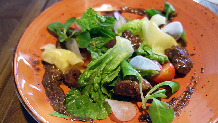 Салат-тапас с куриной печенью