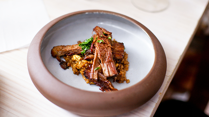 Говяжья грудинка с ячменем и приправами