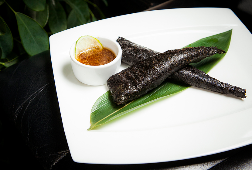 Дорадо на пару в листьях нори