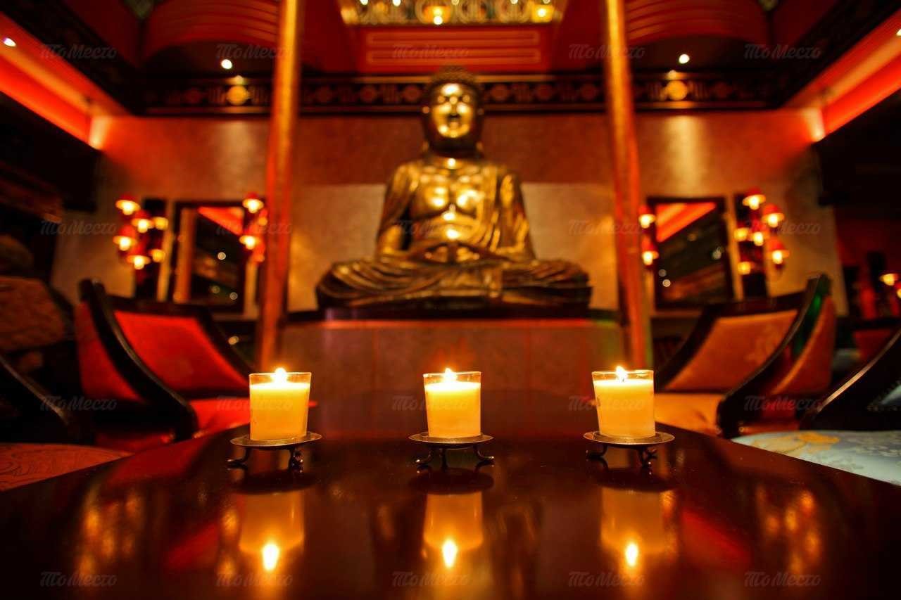 Вид на статую Будды в Buddha-bar