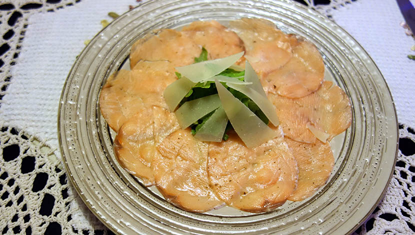 Карпаччо из лосося с апельсиновым соусом