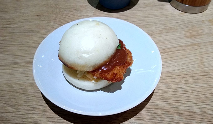 Бао с курицей по-тайваньски