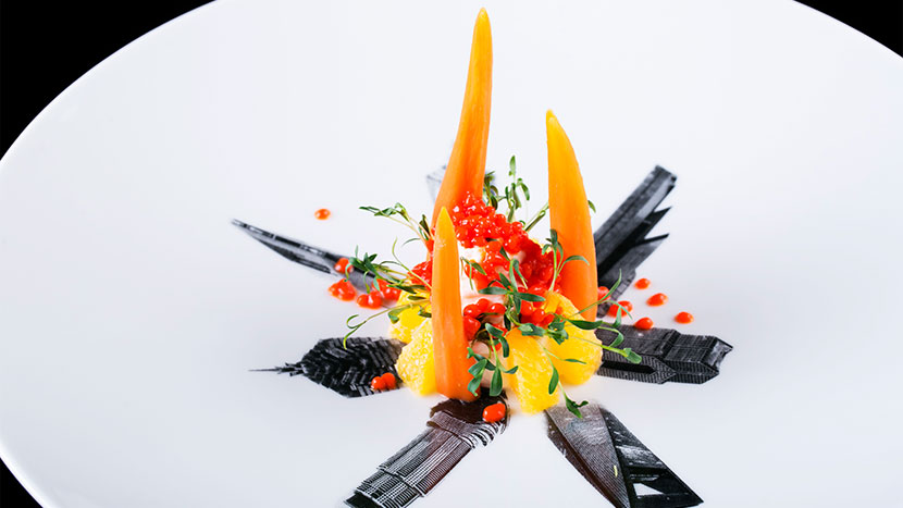 Сладкий козий сыр, апельсин, пряная морковь, морозная паприка, ростки кинзы