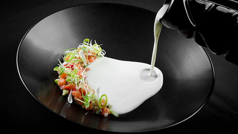 Вьетнамский холодный суп с лососем и хрустящими овощами