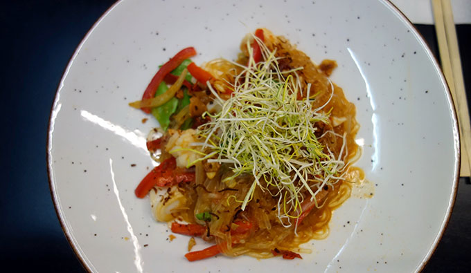 WOK на харусаме с морепродуктами