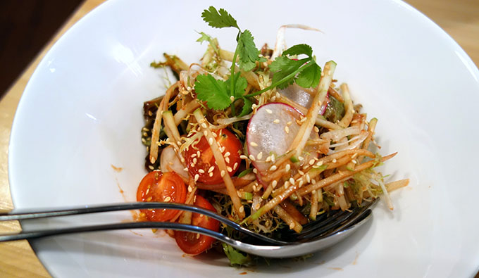 Салат с уткой в хойсине