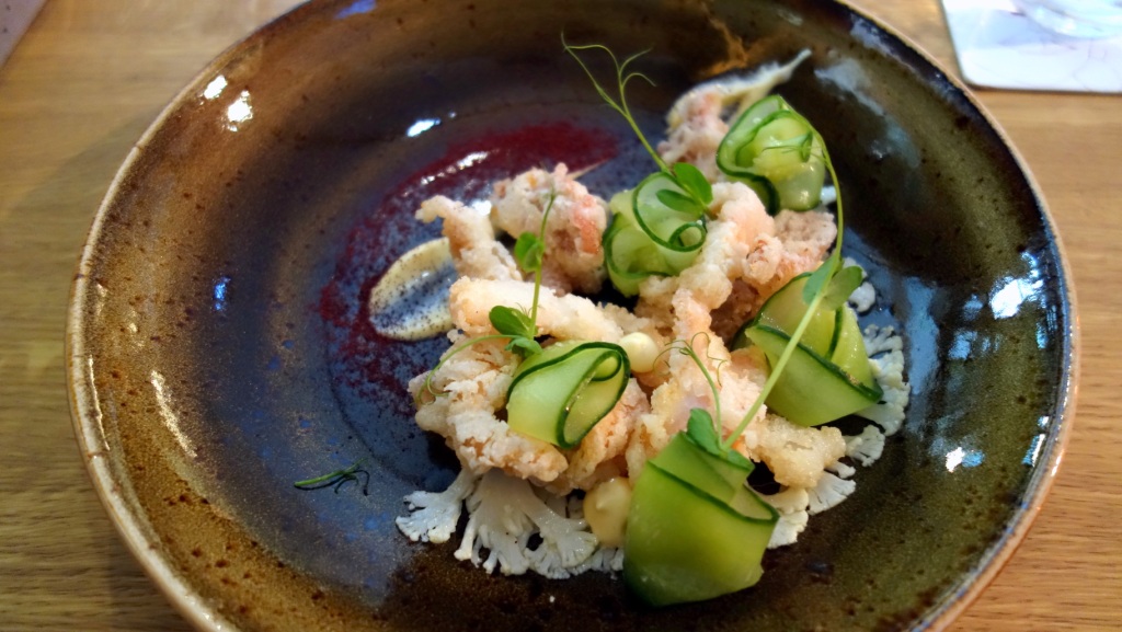 Салат с кальмаром и огурцом