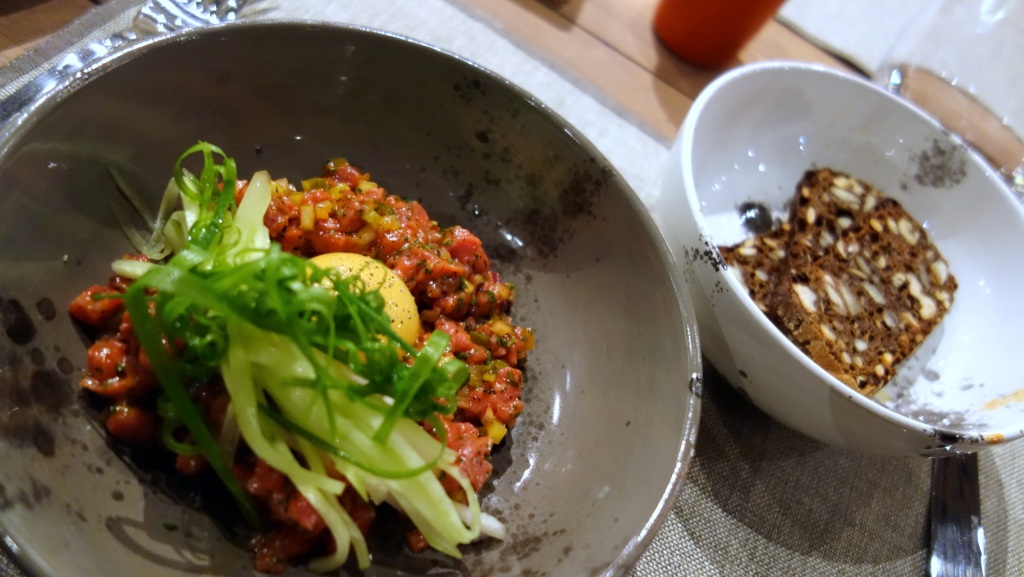 Тартар из говядины с грушей