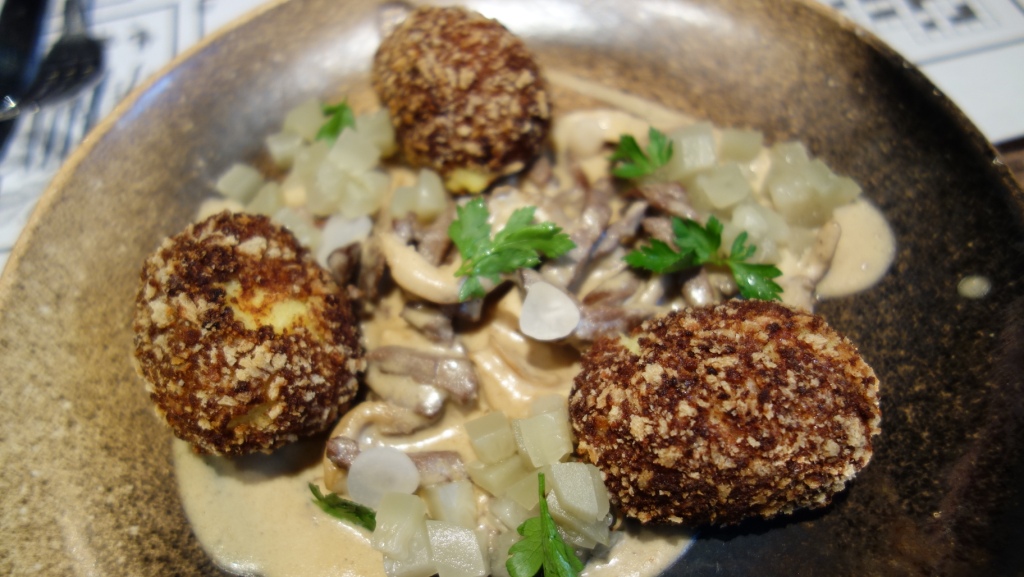 Бефстроганов с белыми грибами