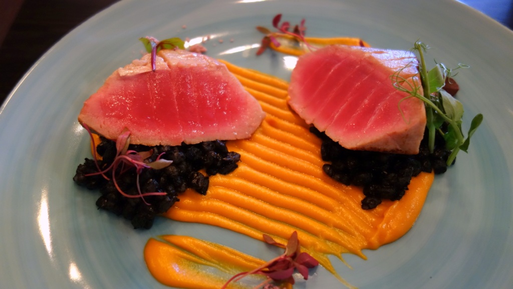 Филе тунца с черным перлотто