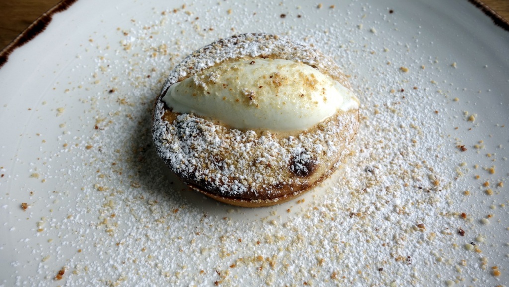 Пирог из тамаринда и сливы