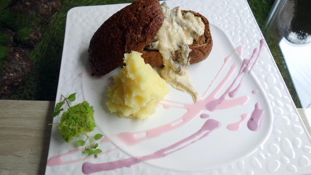 Бефстроганов в хлебной шкатулке