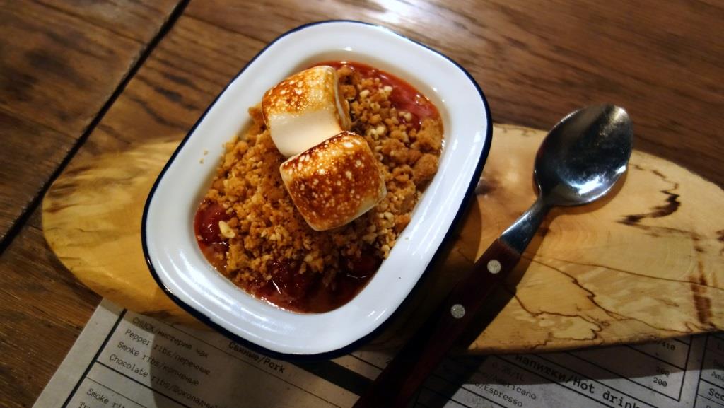 Крамбл клубника-карамель