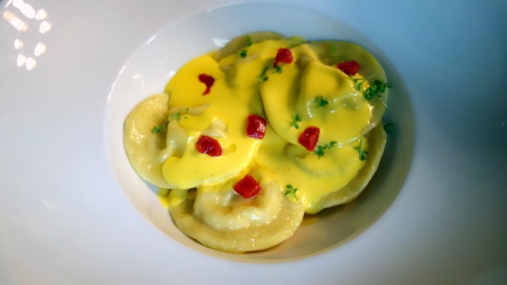 Равиоли с крабом и рыбой