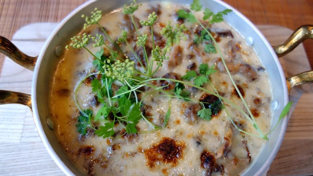 Пупочки с лисичками и картофельно-горчичным пюре