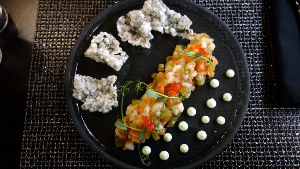 Тартар из гребешка с лососем