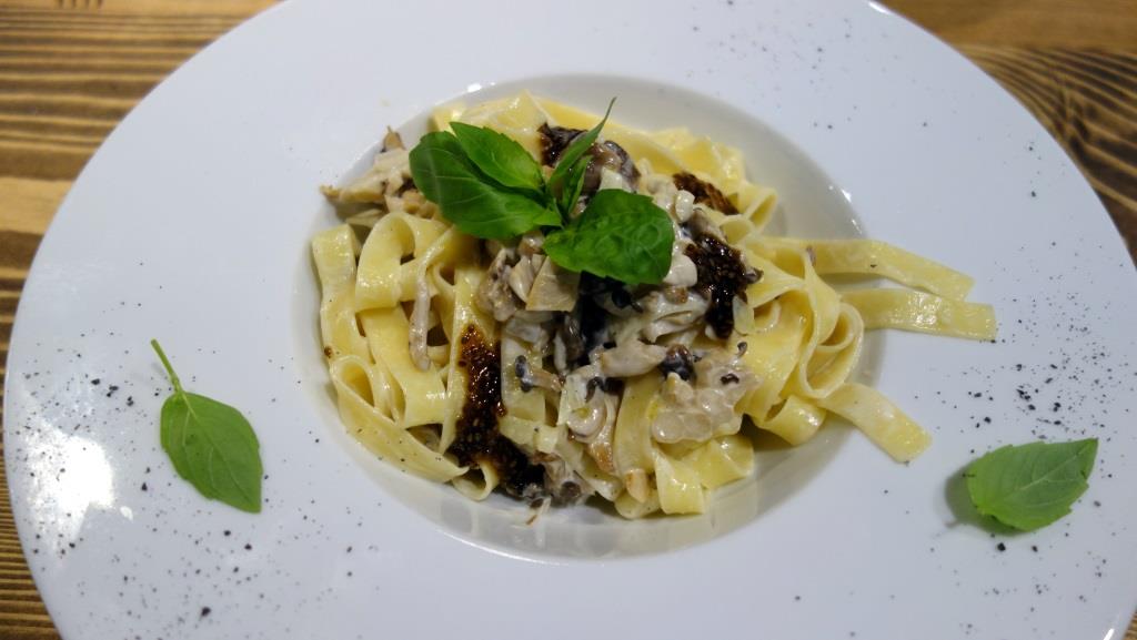 Феттучине в сливочном соусе