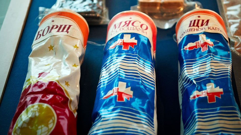 Так упаковывают супы и мясо в космосе